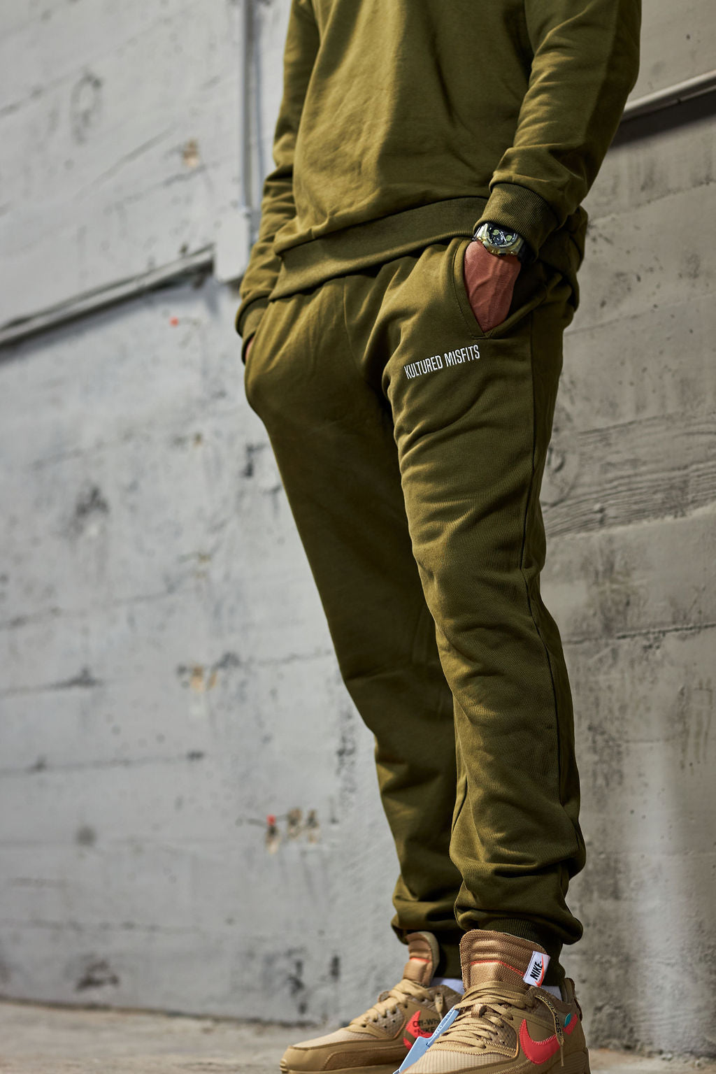 KULTURED MISFITS® ESSENTIALS JOGGER / OLIVE