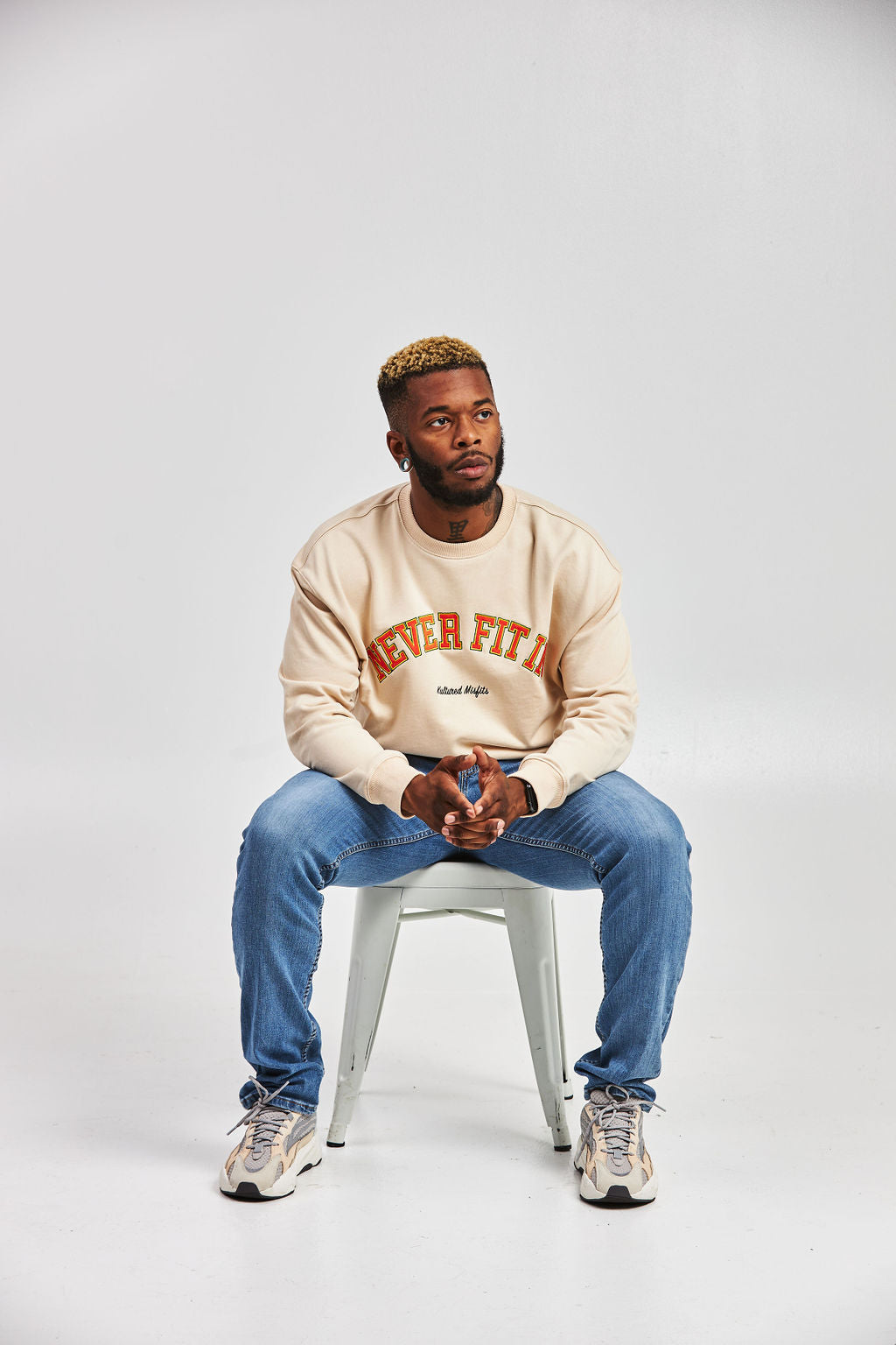 NEVER FIT in VINTAGE CREWNECK / BUTTERCREAM