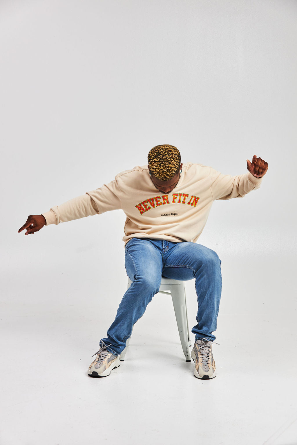 NEVER FIT in VINTAGE CREWNECK / BUTTERCREAM