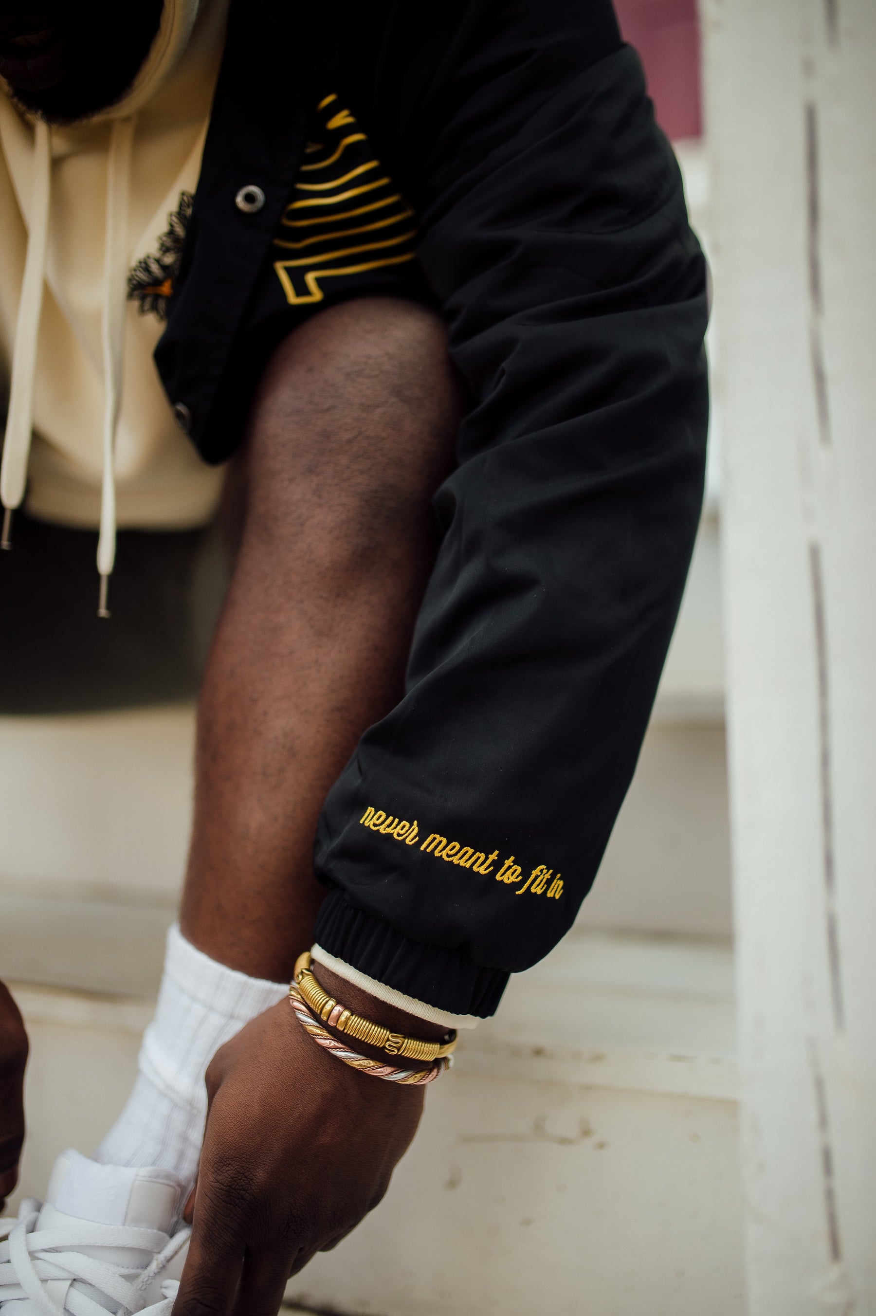 LOOK OUTSIDE COACHES JACKET (SHAQ X QUAVO X KM COLLAB) / BLACK