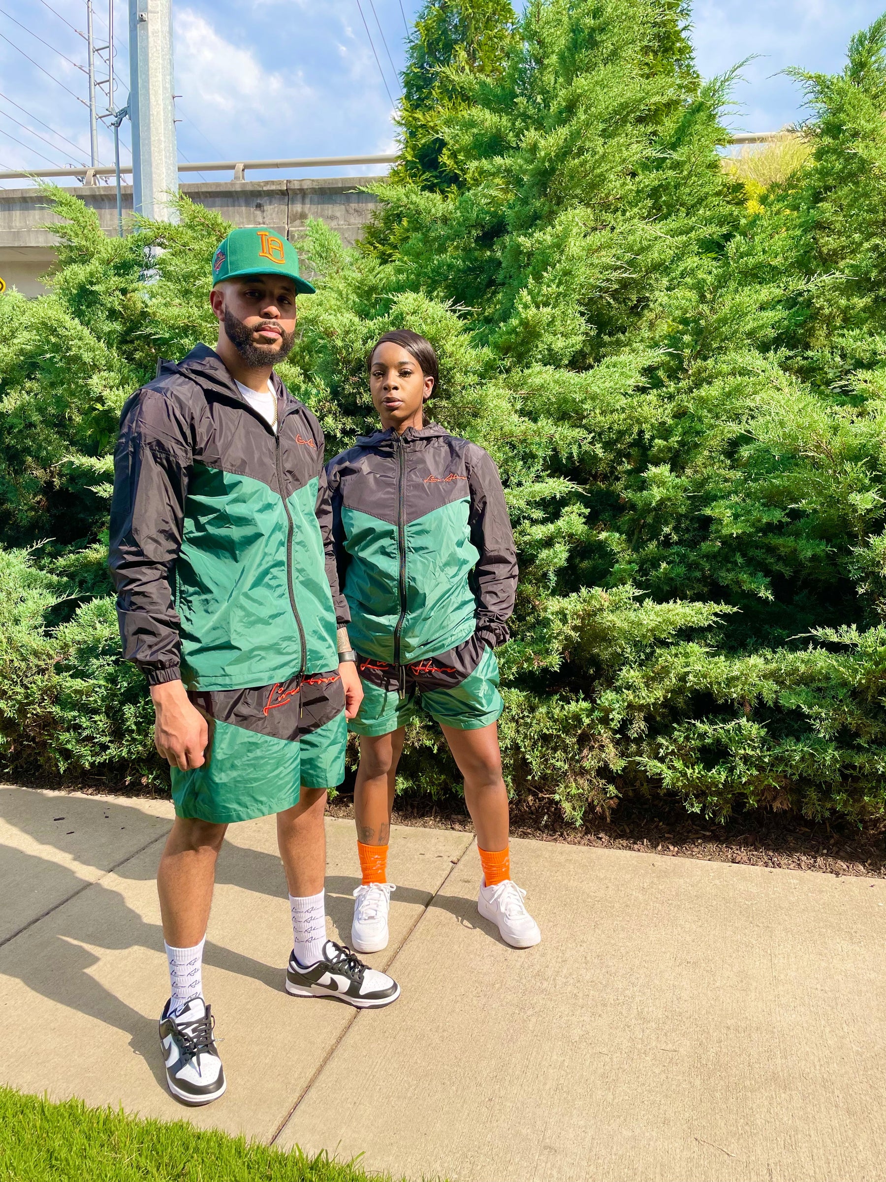 Live Above Wave Runner Windbreaker - Black Forest
